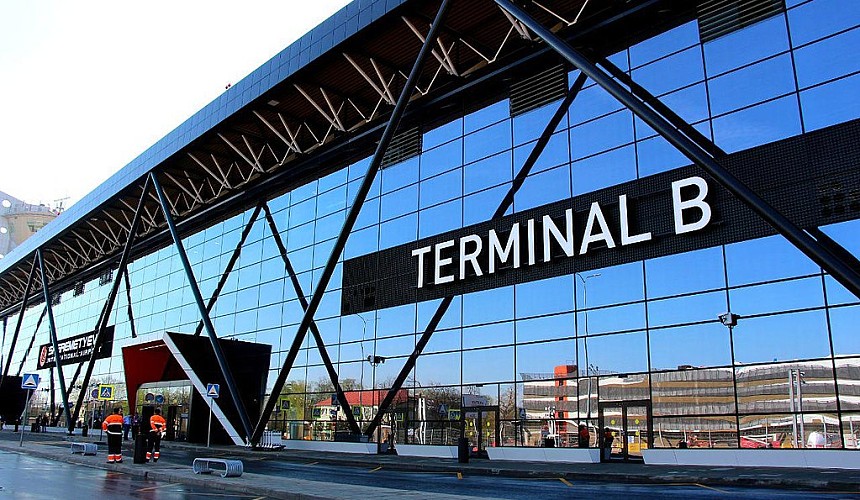 Аэропорты просят не запрещать вход в терминалы без билетов из-за неудобства для туристов