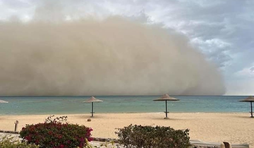 «Песчаная буря, понижение температуры» – Египет последние 2 дня оказался во власти непогоды