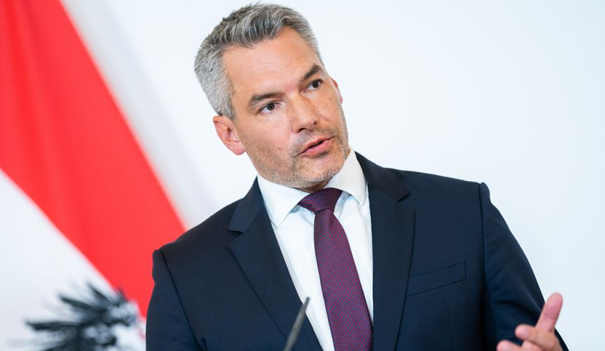 Австрия смягчает антиковидные требования для непривитых