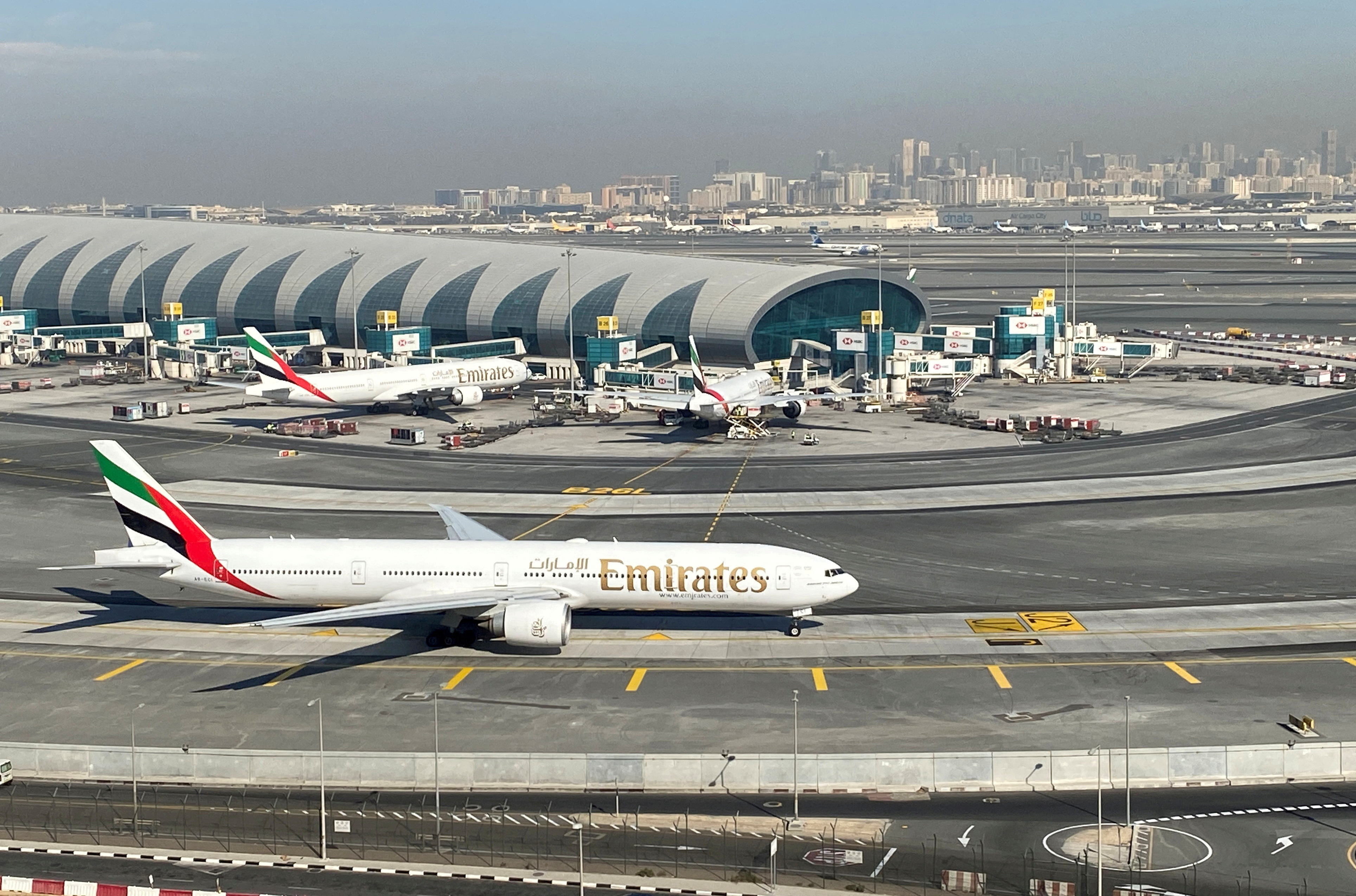 Аэропорт Дубая на двое суток ограничил прием самолетов 
