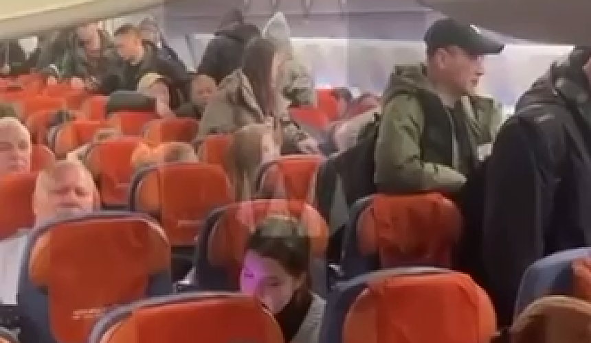 Пассажиры «Аэрофлота» два часа не могли покинуть самолет из-за пропавшего ноутбука