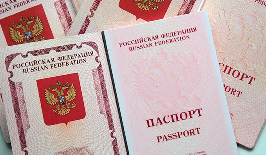 В России решат проблему с чипами для 10-летних загранпаспортов 