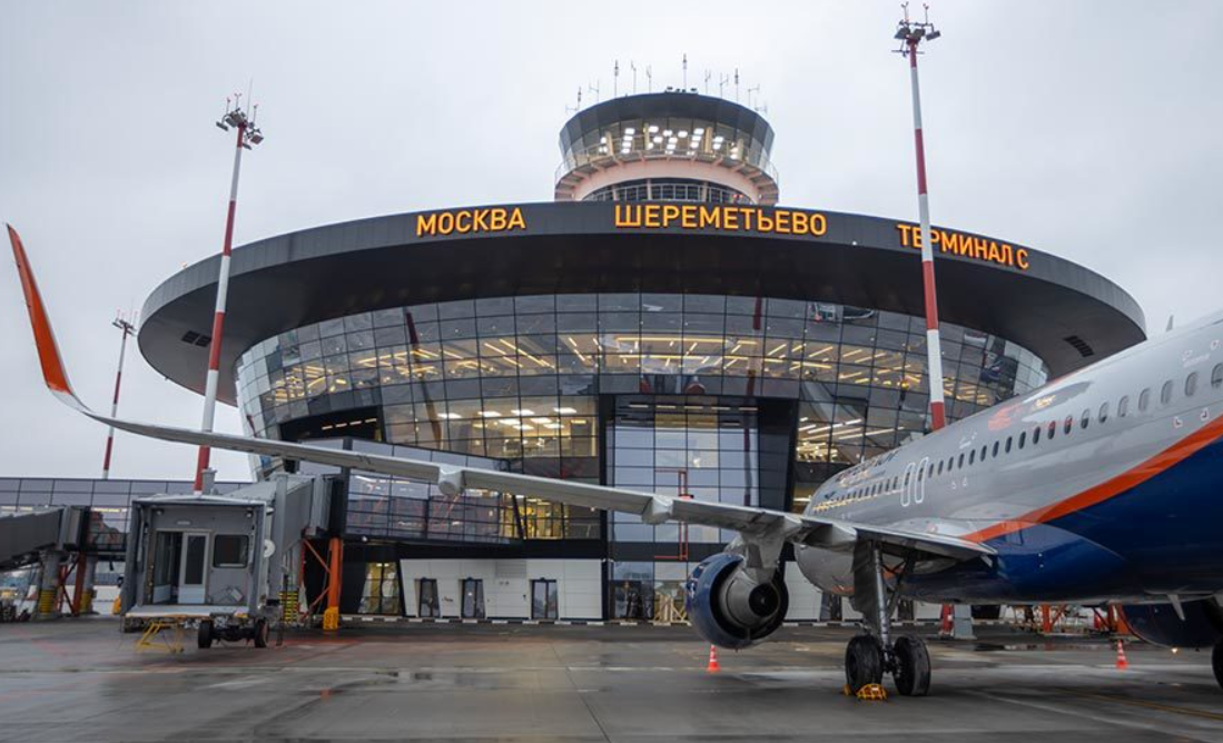 Шереметьево закрыл терминалы Е и D и приостановил использование третьей ВПП