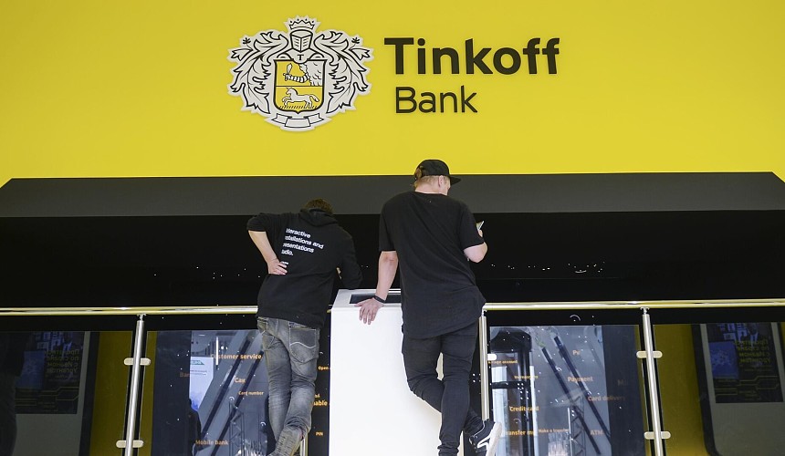 Туристы сообщили о сбоях в работе банка «Тинькофф» за рубежом