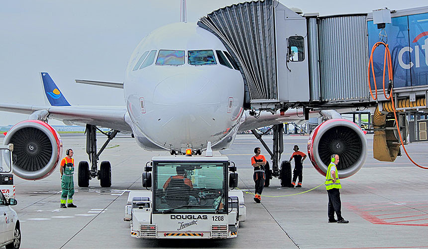 Россиян обязали оформлять транзитную визу в аэропортах Чехии