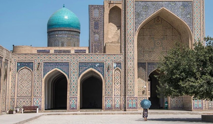 Узбекистан упростил въезд в страну для туристов
