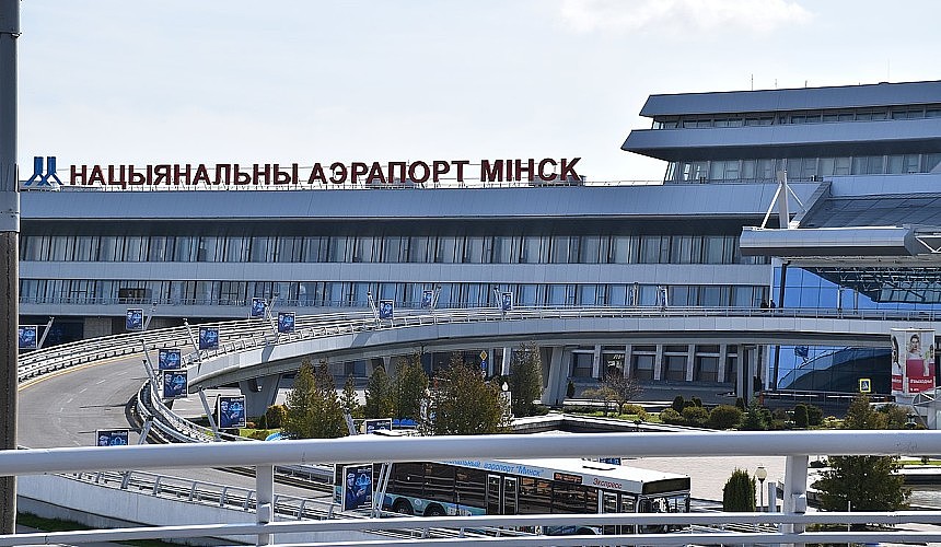 Только Минск продолжает не выпускать военнообязанных туристов из России