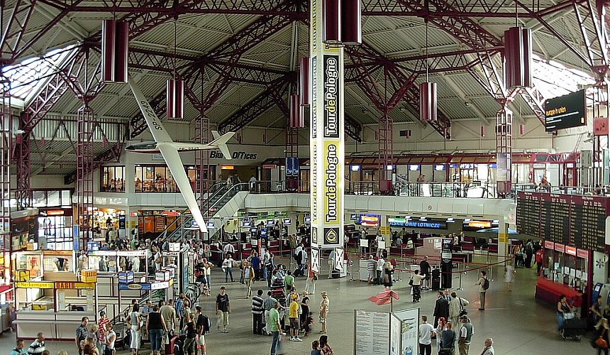 Россиянку на четыре дня заперли в аэропорту Варшавы без паспорта