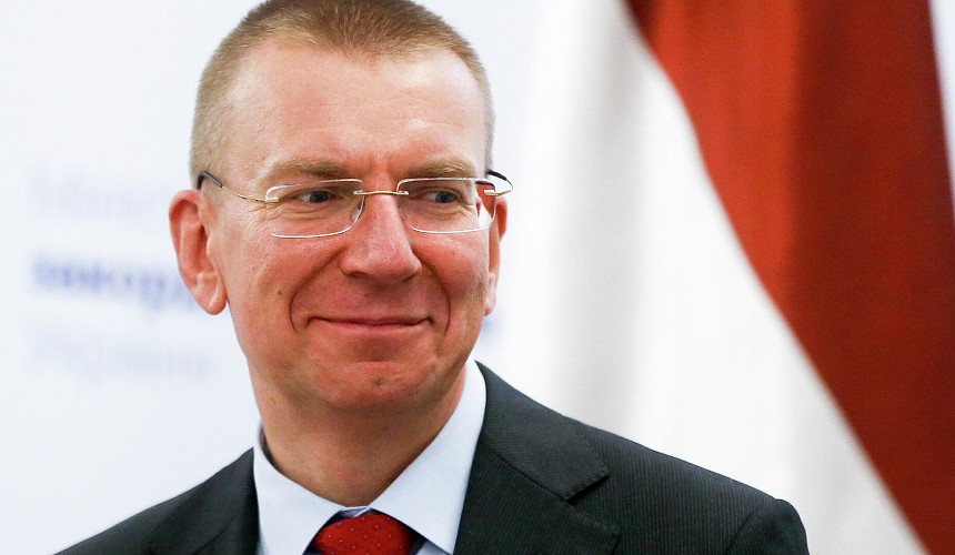 Глава МИД Латвии призвал ЕС остановить выдачу турвиз россиянам