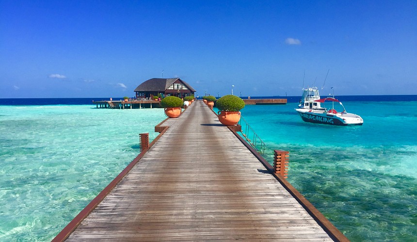 Туристам предлагают недорого слетать на Мальдивы на весенних каникулах