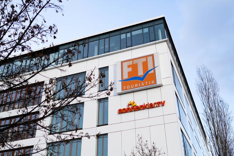 Банкротство года: почему Европа потеряла еще одного крупного туроператора
