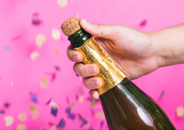 Время пить шампанское – в туризме сразу две хорошие новости
