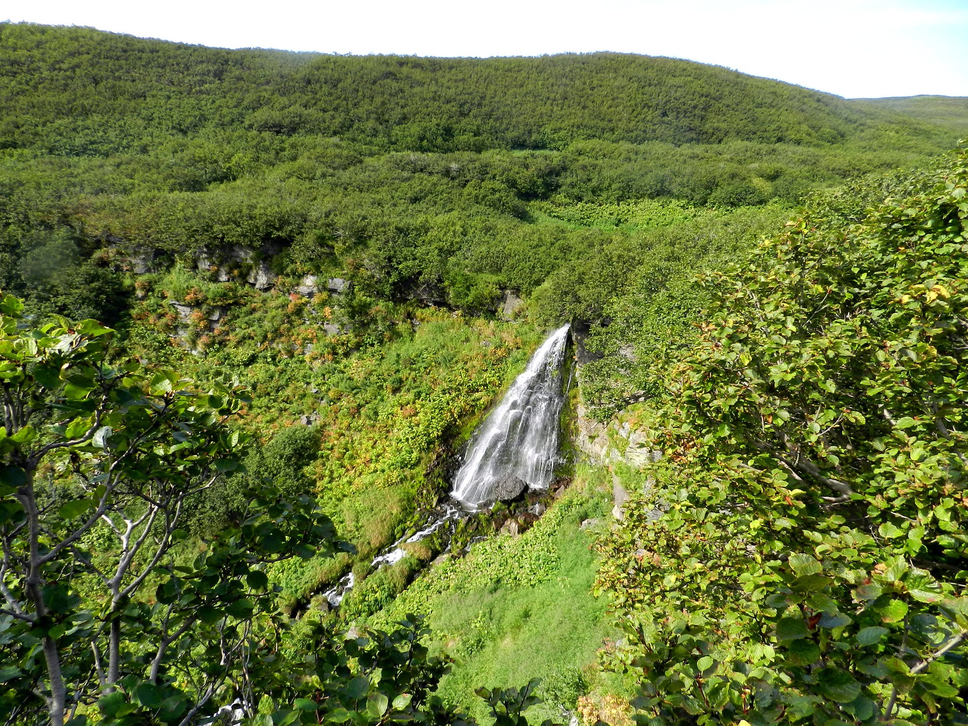waterfall-2757656_1920.jpg