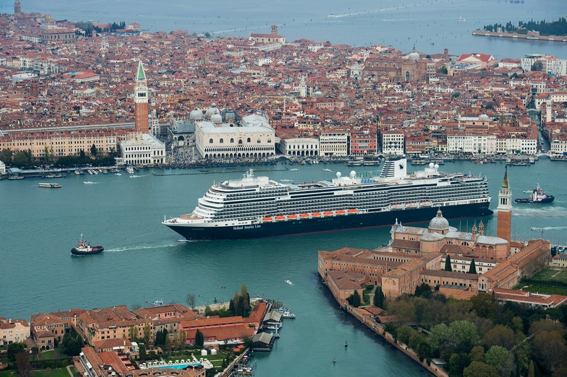 Koningsdam_Venice.jpg