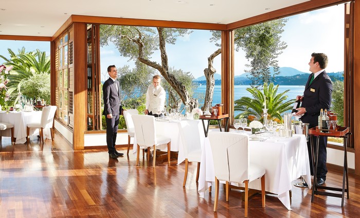 12-Aristos-Gourmet-Restaurant,-Attentive-Grecotel-Service_72dpi.jpg