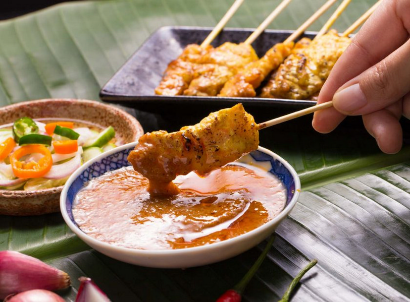 satay-chicken-shutterstock_723836812-1-840x620.jpg