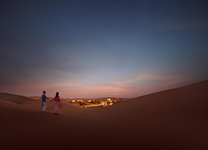 Qasr_AlSarab_Euro_Couple_Night.jpg