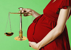 Помощница судьи против беременного турагента