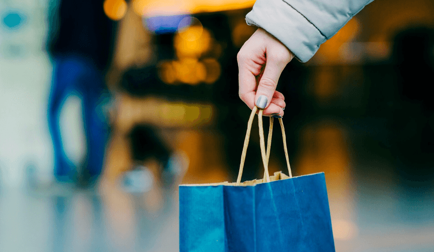 Кабмин не разрешил продавать алкоголь в duty free на внутренних рейсах