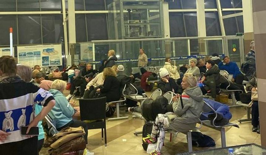 Возвращаясь из Вьетнама, российские туристы на 12 часов застряли в Казахстане