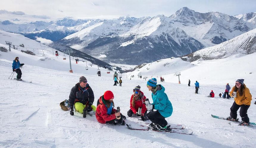 «Один держится, остальных полощет»: туристы на Домбае жалуются на ротавирус 