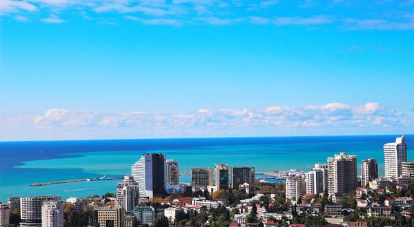 Задержки рейсов в аэропорту Сочи достигают 19 часов 