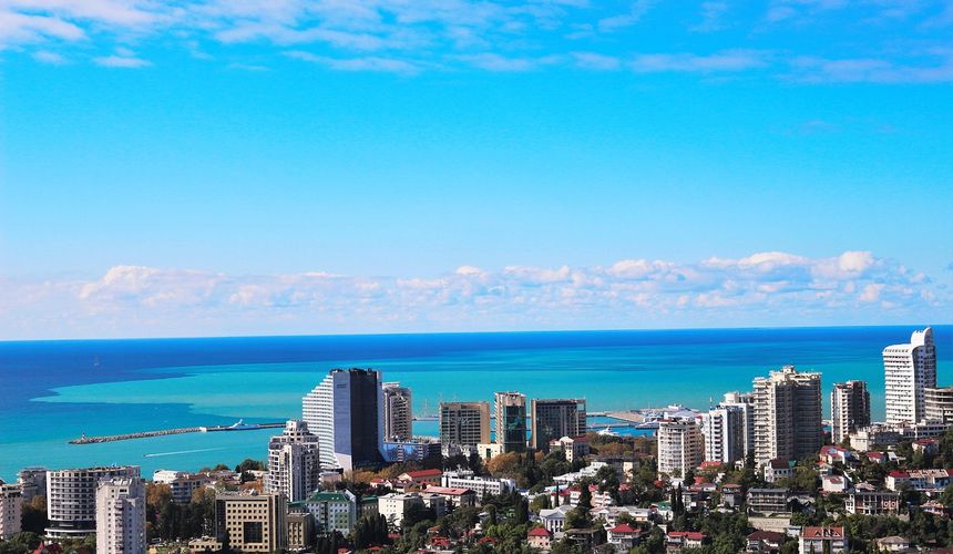 Задержки рейсов в аэропорту Сочи достигают 19 часов 