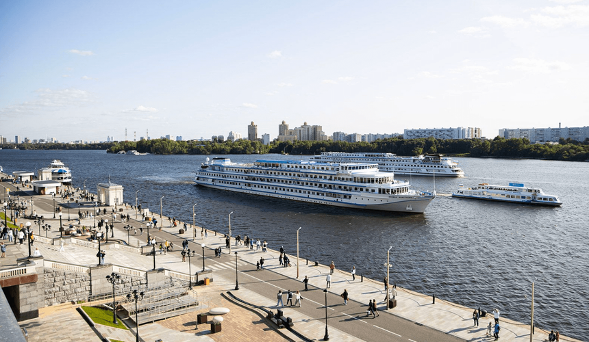 В речные круизы из Москвы отправились 90 тысяч туристов