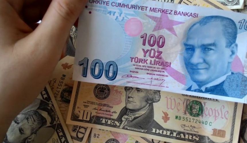 Большинство туристов в зарубежные поездки предпочитает брать наличные