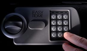 В Адлере горничная попалась на краже из номера