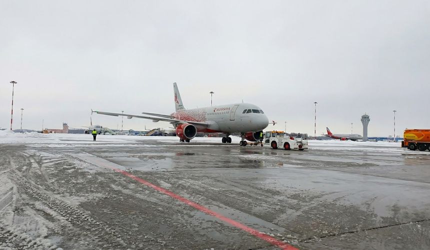 Пулково сообщил о возобновлении штатной работы на фоне снегопада
