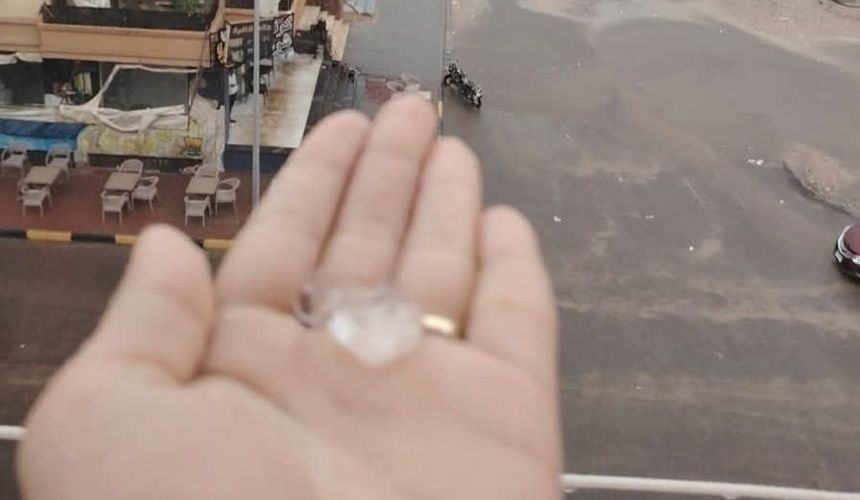 Хургаду накрыл дождь с градом: туристы прячутся в отелях