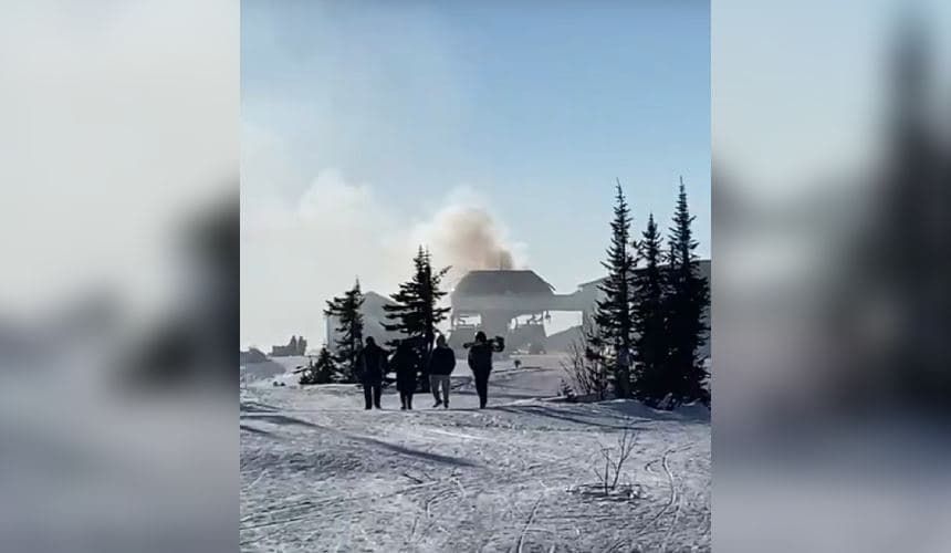 Туристы сообщили о пожаре на канатной дороге в Шерегеше