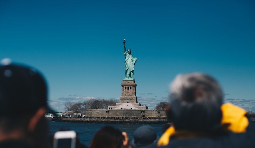 Туристическая виза в США подорожает сразу на 250 долларов