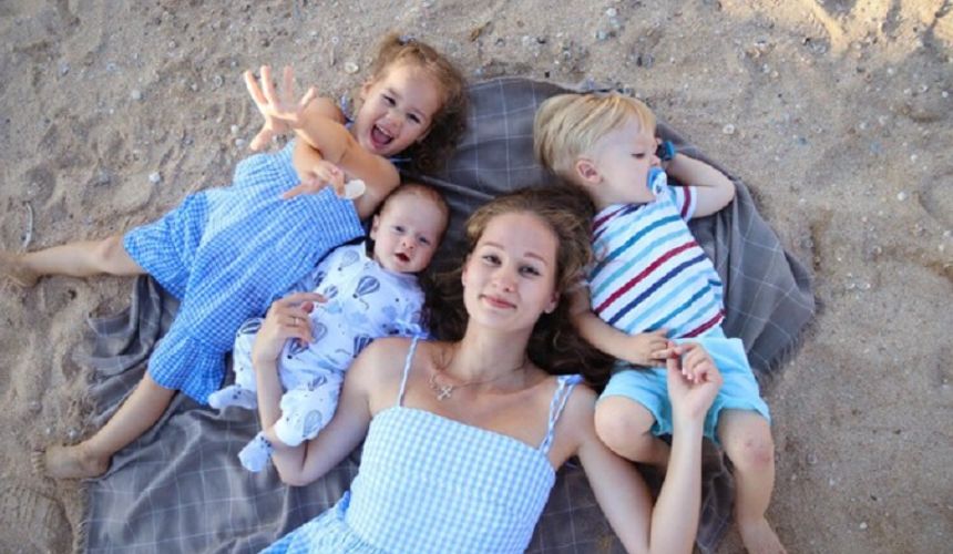 «Даже обсуждали на планерке»: пользователей соцсетей взволновала история туристки, засудившей работодателя