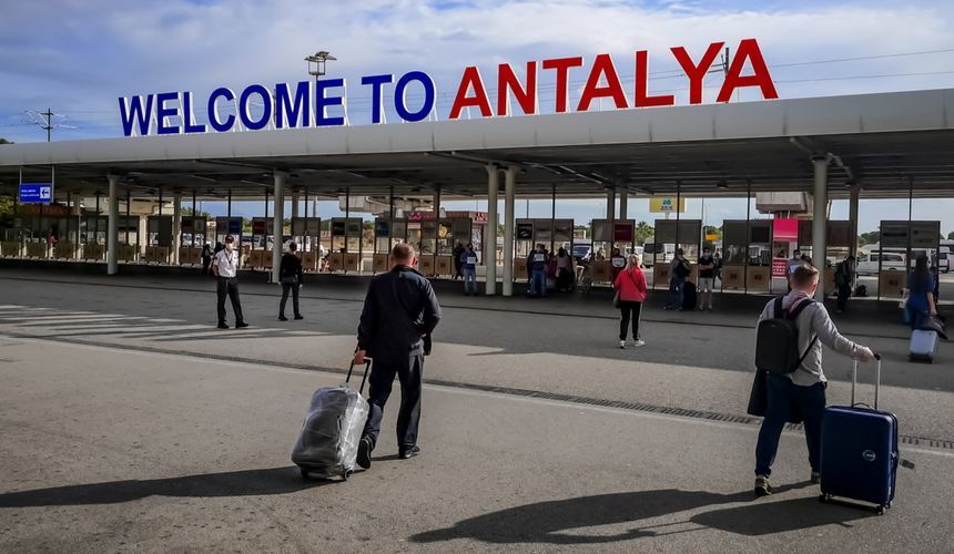 Автобус с российскими туристами попал в аварию в аэропорту Антальи