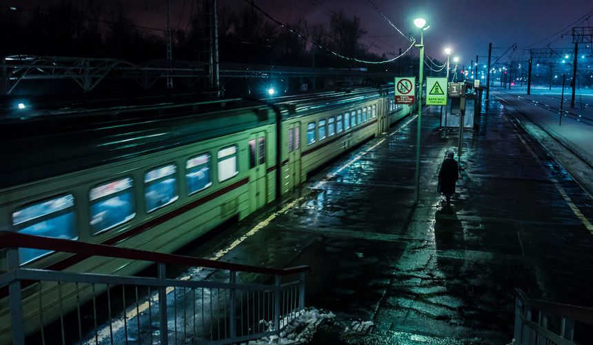 Вместо роботов-носильщиков туристы попросили РЖД построить лифты и эскалаторы