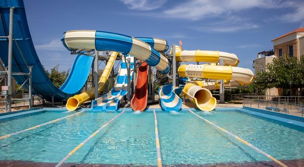 Туристка отсудила у туроператора 2 миллиона рублей за полученные ее дочерью травмы в турецком отеле