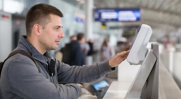 Паспорт не понадобится: в России попасть в самолет можно будет по биометрии