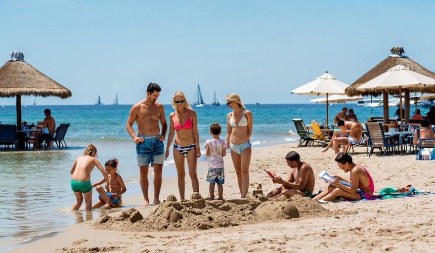 Туристы, не поехавшие в Анапу из-за мазута, отсудили у отеля в три раза больше, чем заплатили 