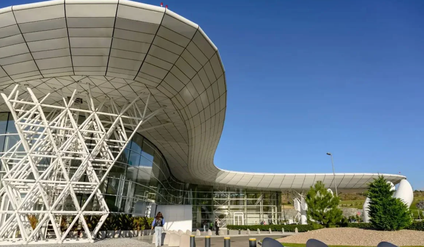 Utair откроет прямые рейсы из Геленджика в 3 города