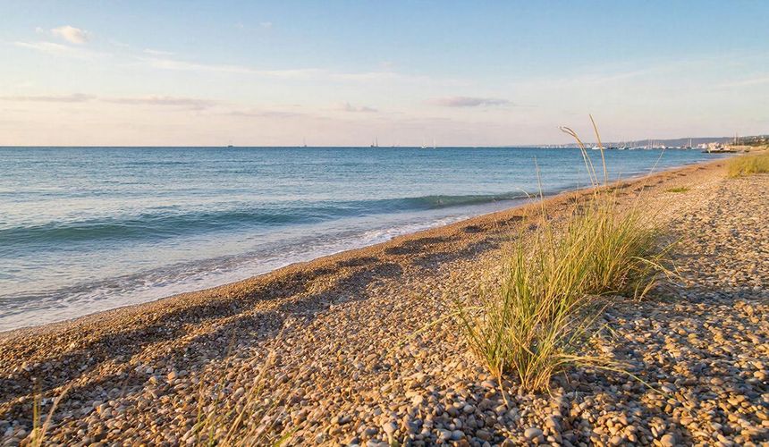 К пляжам Анапы ветер несет новое нефтяное пятно