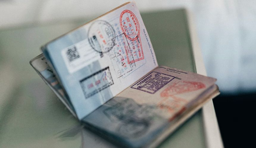 Туристку не пустили на рейс в Анталью из-за отсутствия чистой страницы в загранпаспорте