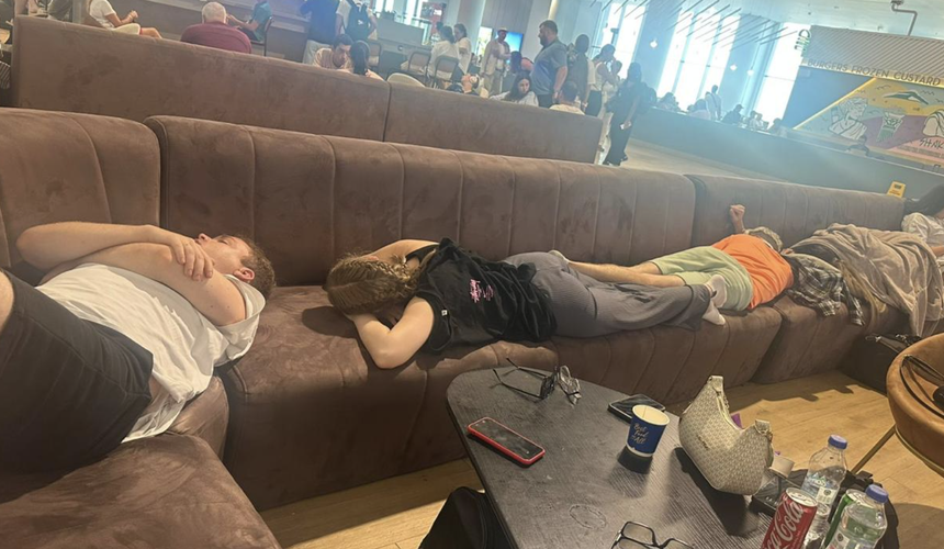 «На ваш рейс нет свободного самолета»: в аэропорту Антальи туристы прождали рейса 17 часов