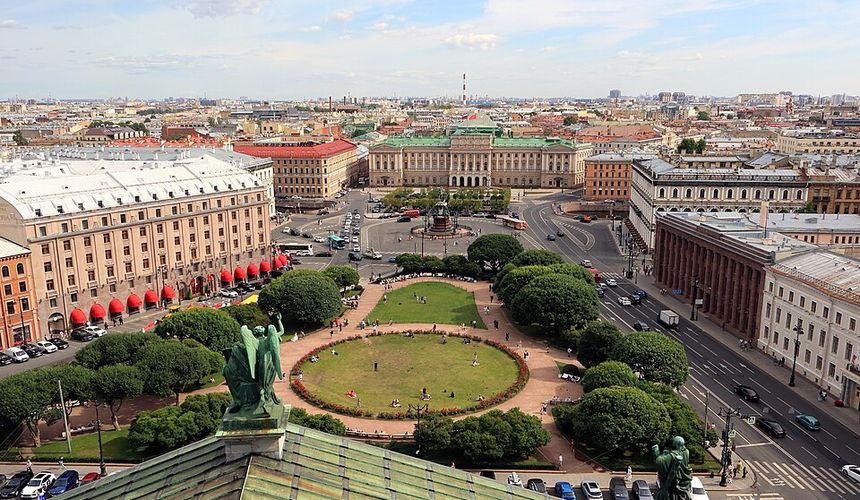 Пятизвездочные отели Петербурга взвинтили цены в дни концертов Канье Уэста