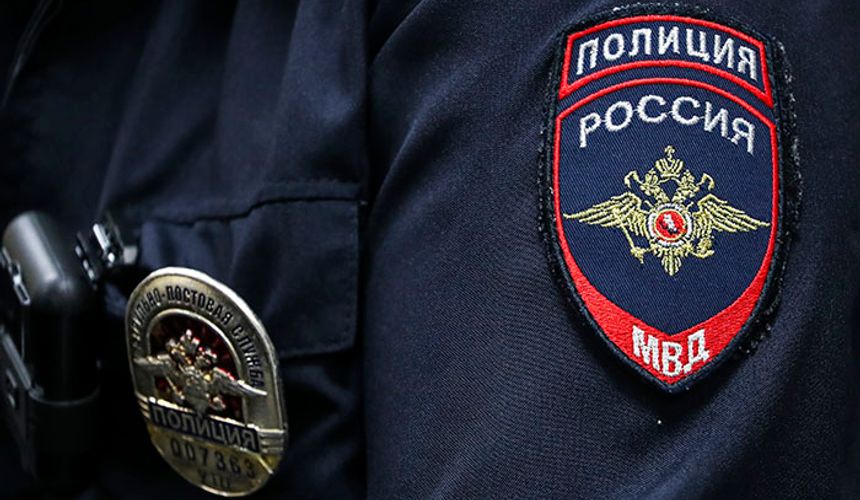 В Шереметьево мужчина бросил ребенка на пол: малыш в коме