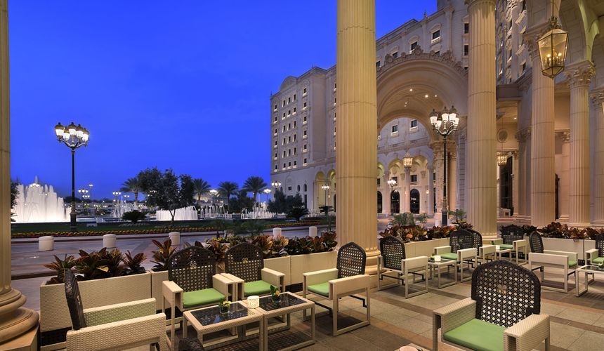 Версаль в пустыне: чем известен отель Ritz-Carlton, где проходят переговоры России и США