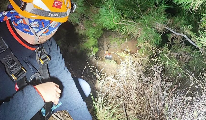 В Турции туристы сорвались со скалы во время похода