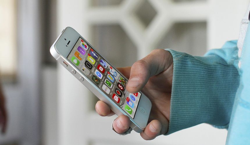 Туристов предупредили о возможных проблемах со связью в Петербурге на Новый год: что тогда делать