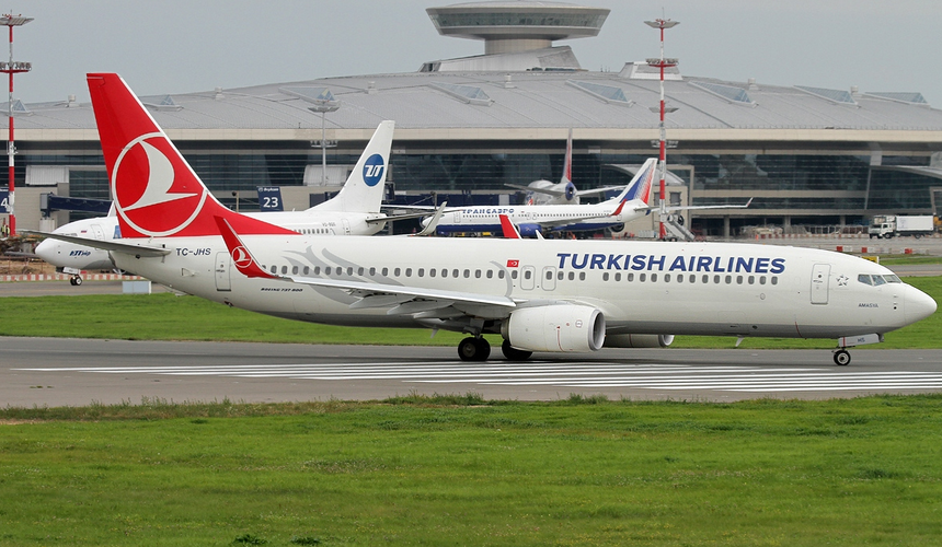 Задержки рейсов Turkish Airlines в Анталью и Стамбул достигают 10 часов из-за «ковра» в Москве